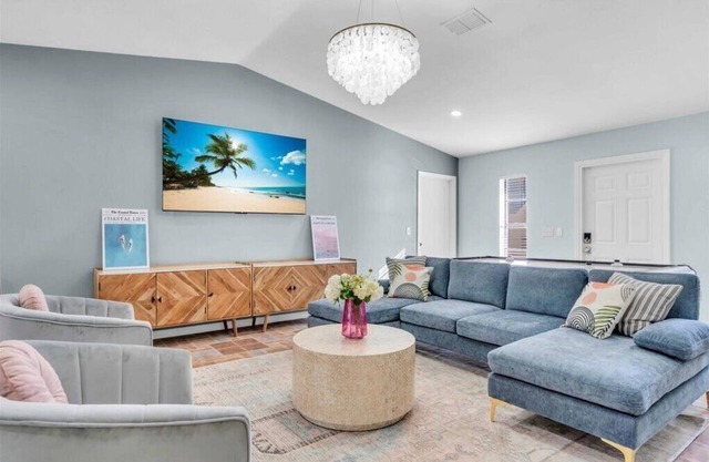 Sprawl Out & Relax in this Big Stylish Pool Home-Huge Patio- Near IMG & Beaches!
