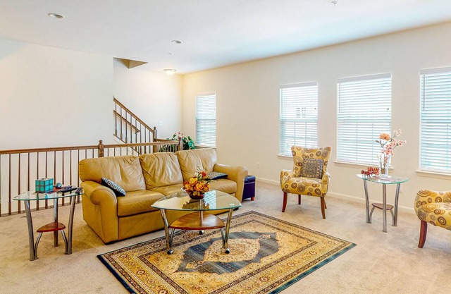 Sprawling Townhome - Water Views - Modern Interior