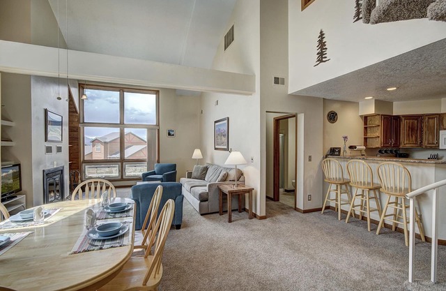 SPRING BREAK SPECIAL! Perfect Family Getaway! Amazing Indoor Pool & Hot Tub