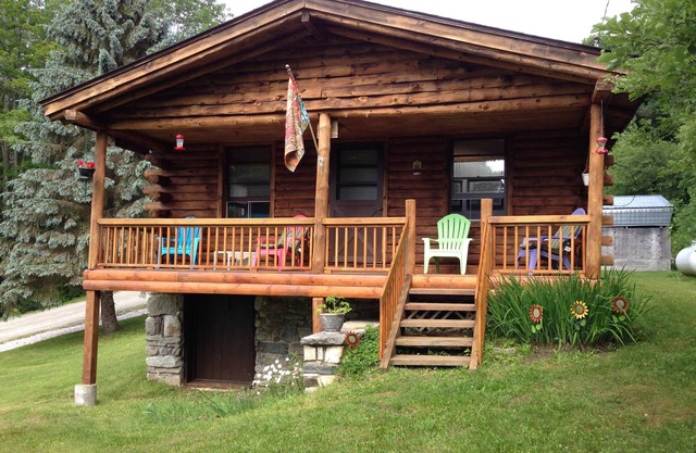 SPRING IN THE GREEN MOUNTAINS/PET FRIENDLY-WOOF