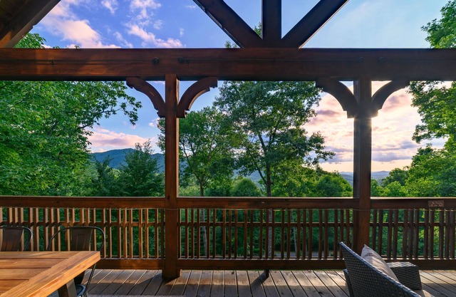 Spring is in the air. Cozy cabin 3b/3ba, views of the Smokies. Near Nantahala!