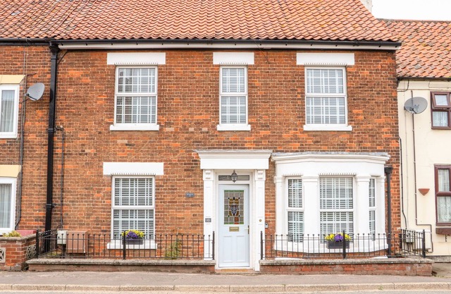 SPRINGFIELD, pet friendly, country holiday cottage in Fakenham