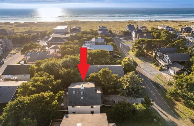 Spyglass Inn MCA#629-Perfect couples retreat, large deck, wood fireplace.