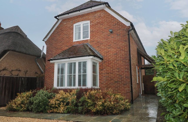 SQUIRREL'S LEAP, pet friendly, with a garden in Micheldever