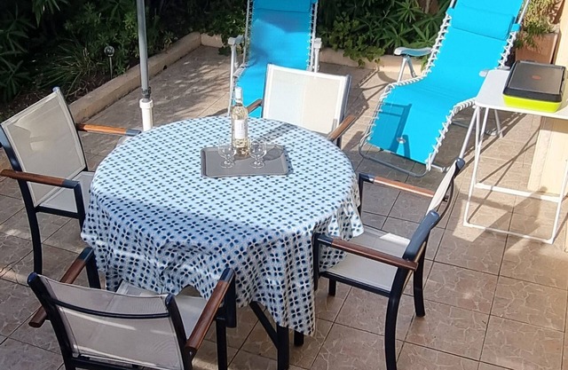 ST AYGULF, 2 rooms 39 M2, between TOWN CENTER and SEA (150m) WIFI AIR CONDITIONING