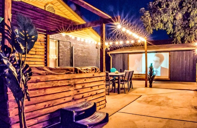 St. George Digital Nomad Base w/Putting Green, Gym, Game Room & Outdoor Cinema