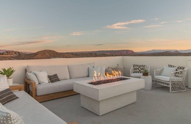 St. George Oasis: 7BR Golf Retreat, Private Pool, Views