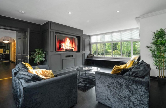 St Johns Mansion - Luxury - Versace design