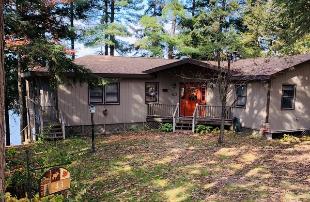 St. Lawrence Waterfront Cottage Blind Bay