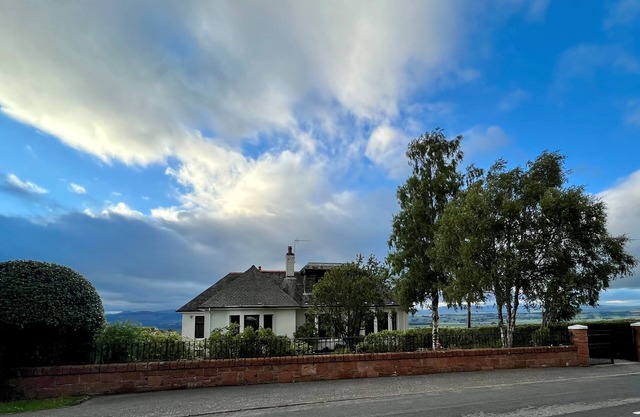 St Michael's : 5 bedroom house with views to the mountains