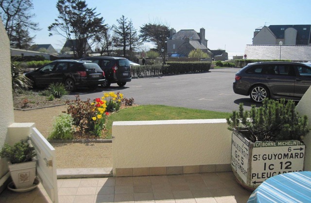 St Nic Pentrez, Crozon peninsula: Ground floor not overlooked, facing south, 50m beach