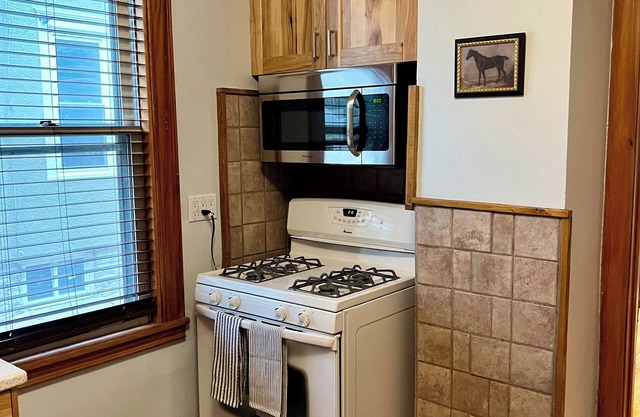St. Paul's Cozy Retreat is a two bedroom unit located in the heart of St. Paul.