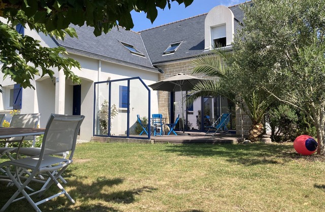 St Pierre Quiberon, bay side, recent 7-room house 300m from beach.