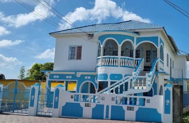 St. Thomas Oasis is a charming 3-bedroom house with WiFi and AC in St. Thomas.