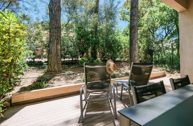 St Tropez XIX Renovated 2-bedroom apartment with pool and beach 150m away