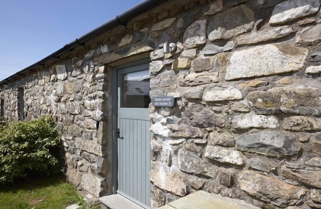 Stables 3 - a llyn peninsula that sleeps 2 guests in 1 bedroom