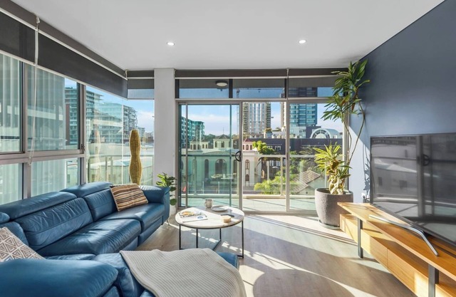 Stadium Escape A Contemporary Beachside Retreat