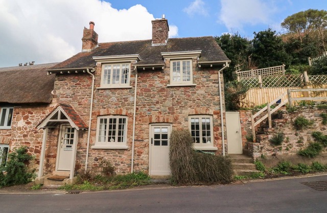 STAG COTTAGE, pet friendly, with open fire in Porlock