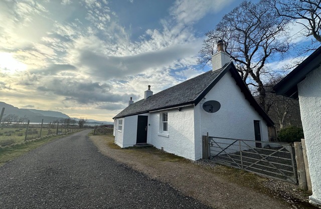 STALKER'S COTTAGE - TORRIDON, pet friendly in Torridon