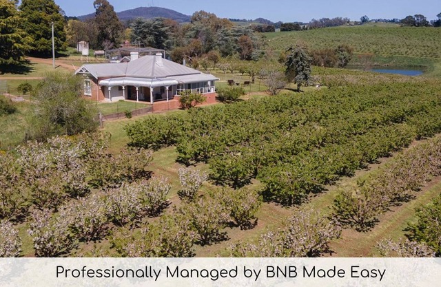 Stanford House - Unique Farm Stay, Stunning Views!