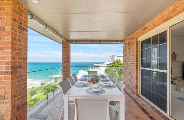 Stanwell Park Escape - Sprawling Beachfront Living