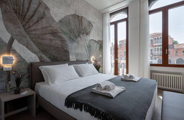 Stanza 5 - Venice View 2 by Wonderful Italy