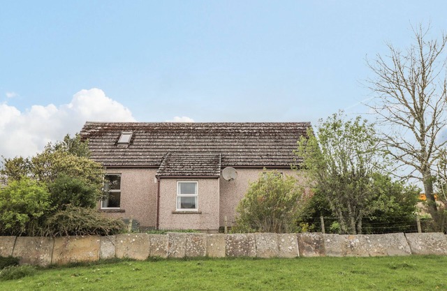 STAR CROFT, pet friendly, country holiday cottage in Watten