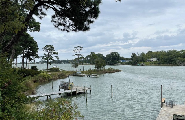 Starfish Cottage Waterfront Home in Deltaville