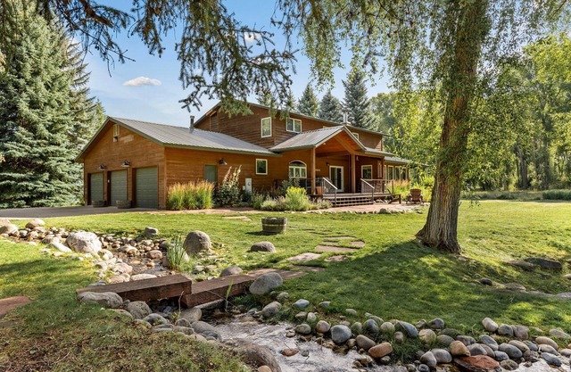 Starlink, Sleeps 10, Creekside, Private Pond!