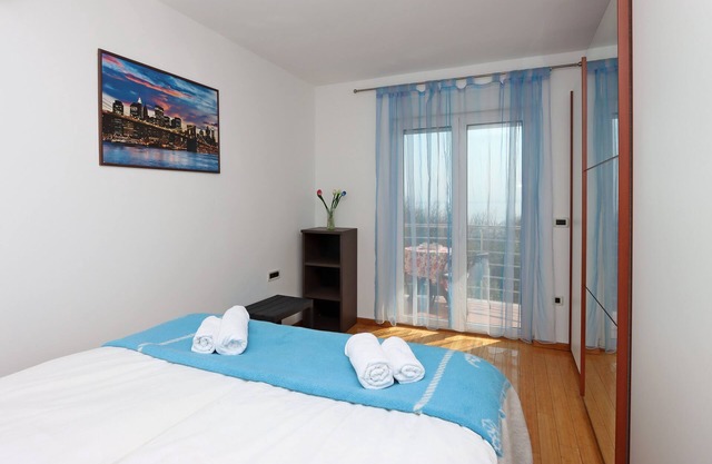 Starry Night - Extra big bed, big bathtub, private parking, sea view, 2 rooms