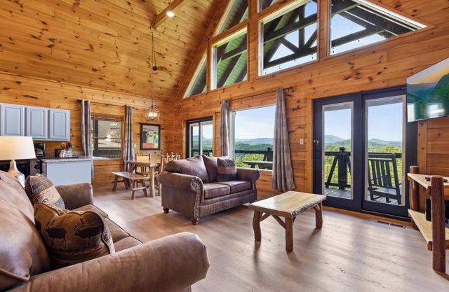 Starry Nights is a beautiful three-bedroom cabin located in Mountain View Court.