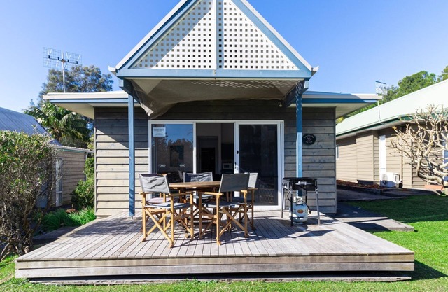 Stay at Kangaroo Cabin!