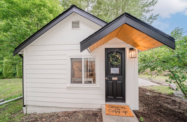 Stay at Lake Forbes Cottage, Your Home Away from Home