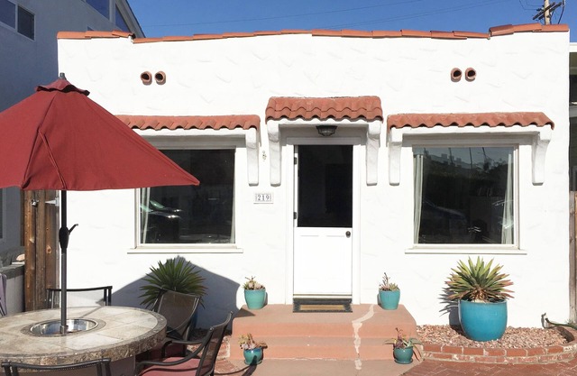 Stay at the beach in your own private cottage. Parking and AC included!