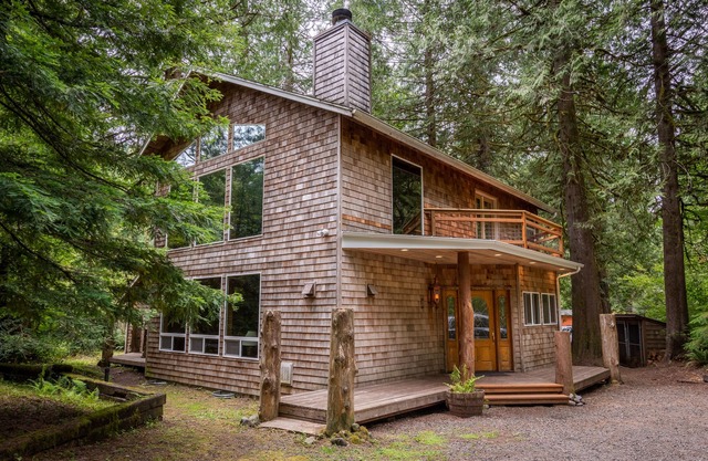 Stay before 9/28 get the 3RD night FREE!Hot tub, fireplace