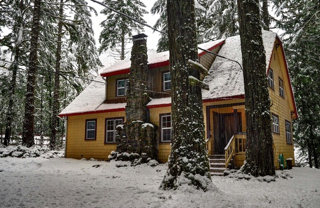 Stay before 9/28 get the 3RD night FREE! Hot Tub, secluded
