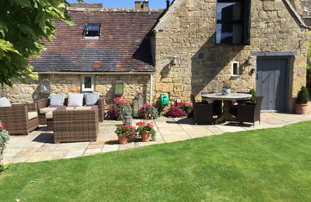 Stay in a 15 century Barn 20 minutes from Stratford on Avon