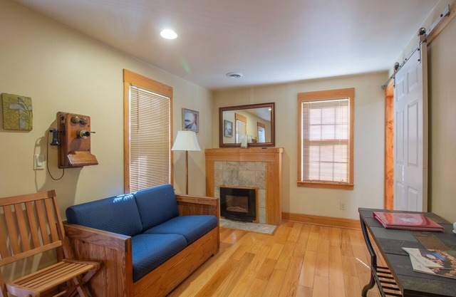 Stay In Ohiopyle & Relax in Town Near The GAP Trail, Hot Tub
