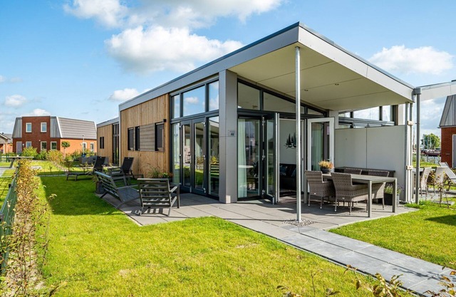 Stay in our compact Knilles 4 lodge right by the playground.