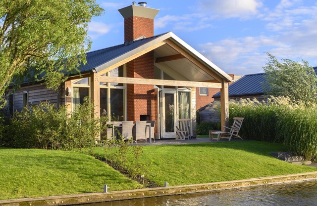Stay in our energy-neutral Eneva 6 bungalow with private jetty.