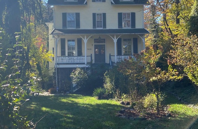 Stay in Prince Charming's 3-bedroom house in Baltimore