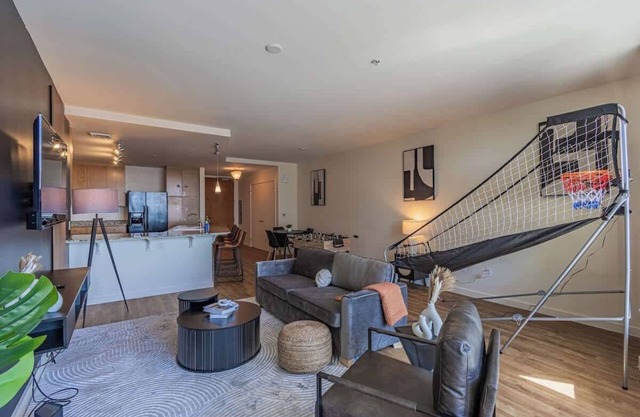 Stay Near PHX Arena | Pool,Gym,Balcony,Parking,W/D