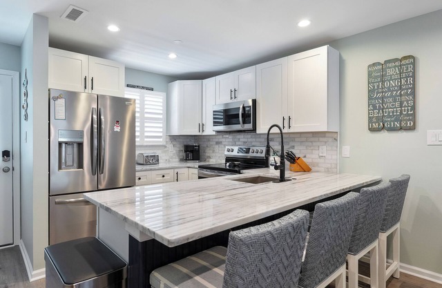 Stay near the Sea Isle City Beach in our cozy 3-bedroom condo.