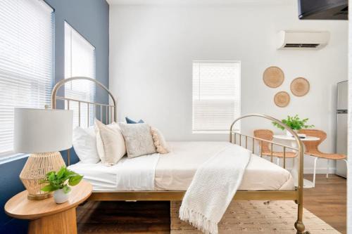 Stay Portland - Beach Vibes Getaway near Burnside & Laurelhurst!