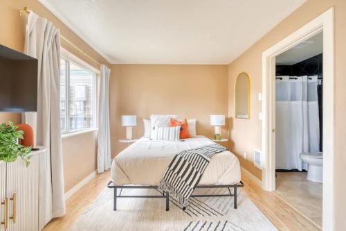 Stay Portland - John's Landing Haven - Studio Near OHSU