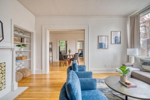 Stay Portland - La Casa Burnside - Local Eateries, Shops, and Bars