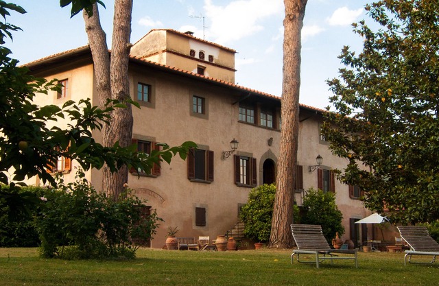 Stay, think and relax. 15' drive from Pisa, Lucca and the beach. Extended layout