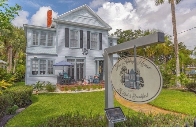 "Stay Where History Meets Hospitality – B&B in Heart of Historic Daytona"