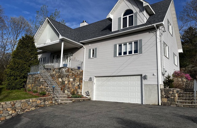 Steps Away from Good Harbor & Long Beach! Spacious Home for Groups of All Sizes!