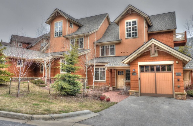 Steps from Heated Pool and Minnie's Cabin. Close to Keystone Ski Shuttle